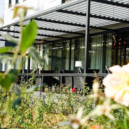 Hotel Criss Bukarest Kültér fotó