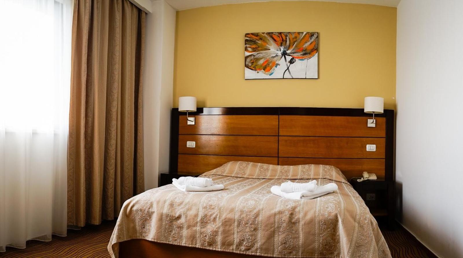 Hotel Criss Bukarest Kültér fotó