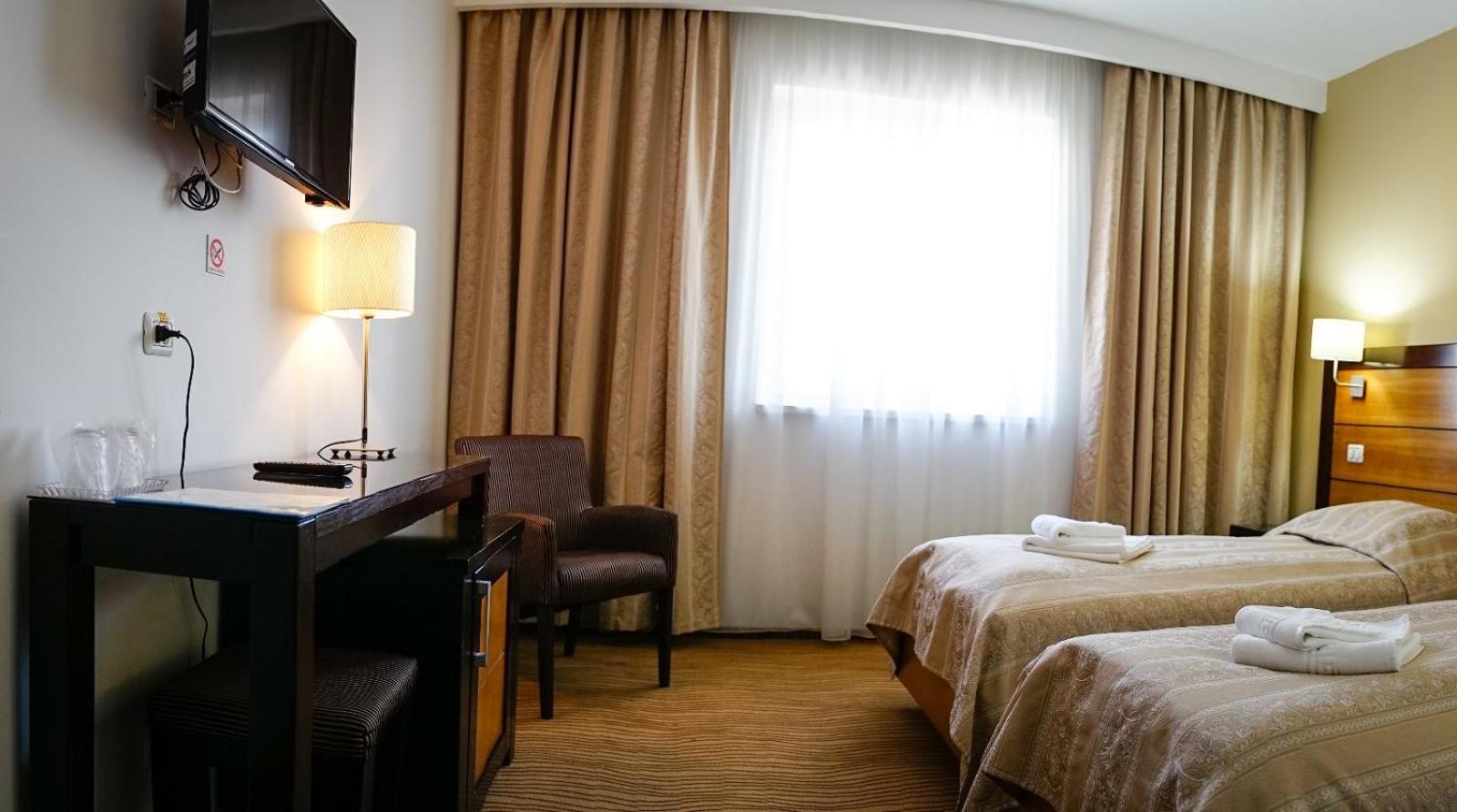 Hotel Criss Bukarest Kültér fotó