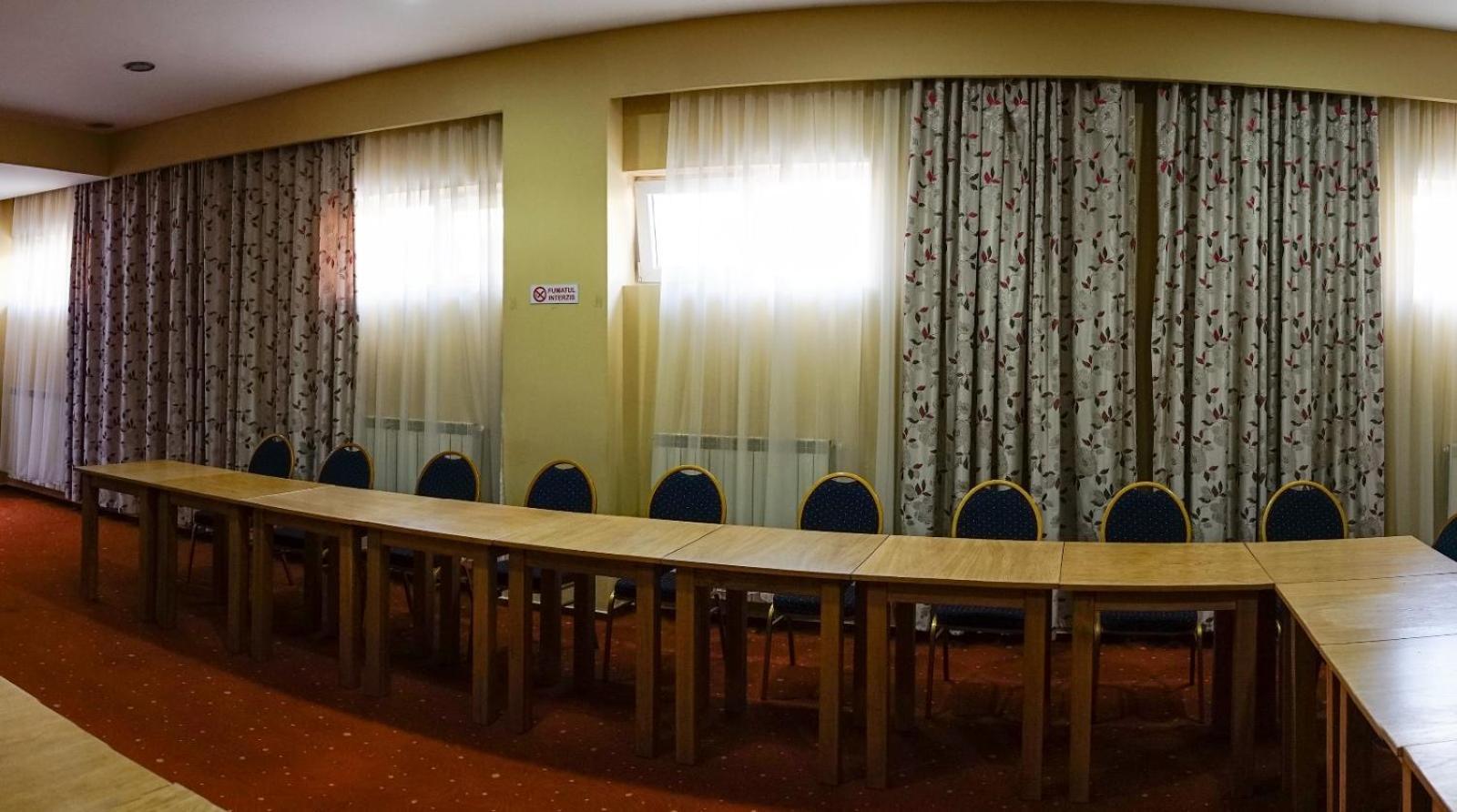 Hotel Criss Bukarest Kültér fotó