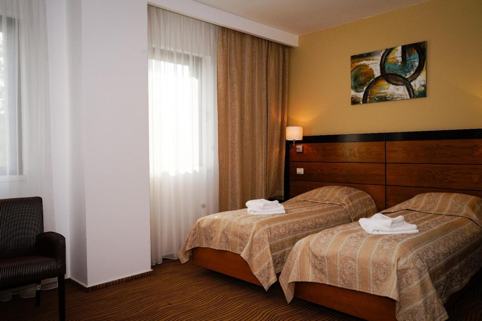 Hotel Criss Bukarest Kültér fotó
