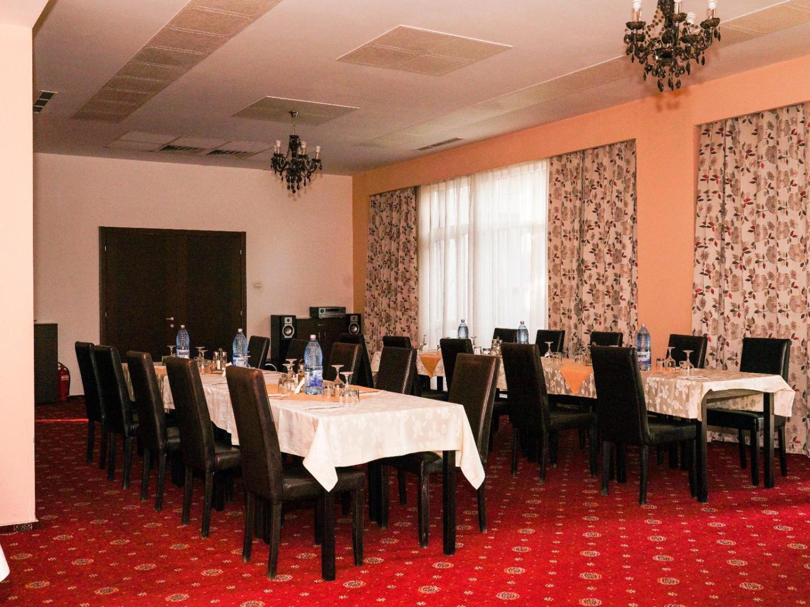 Hotel Criss Bukarest Kültér fotó