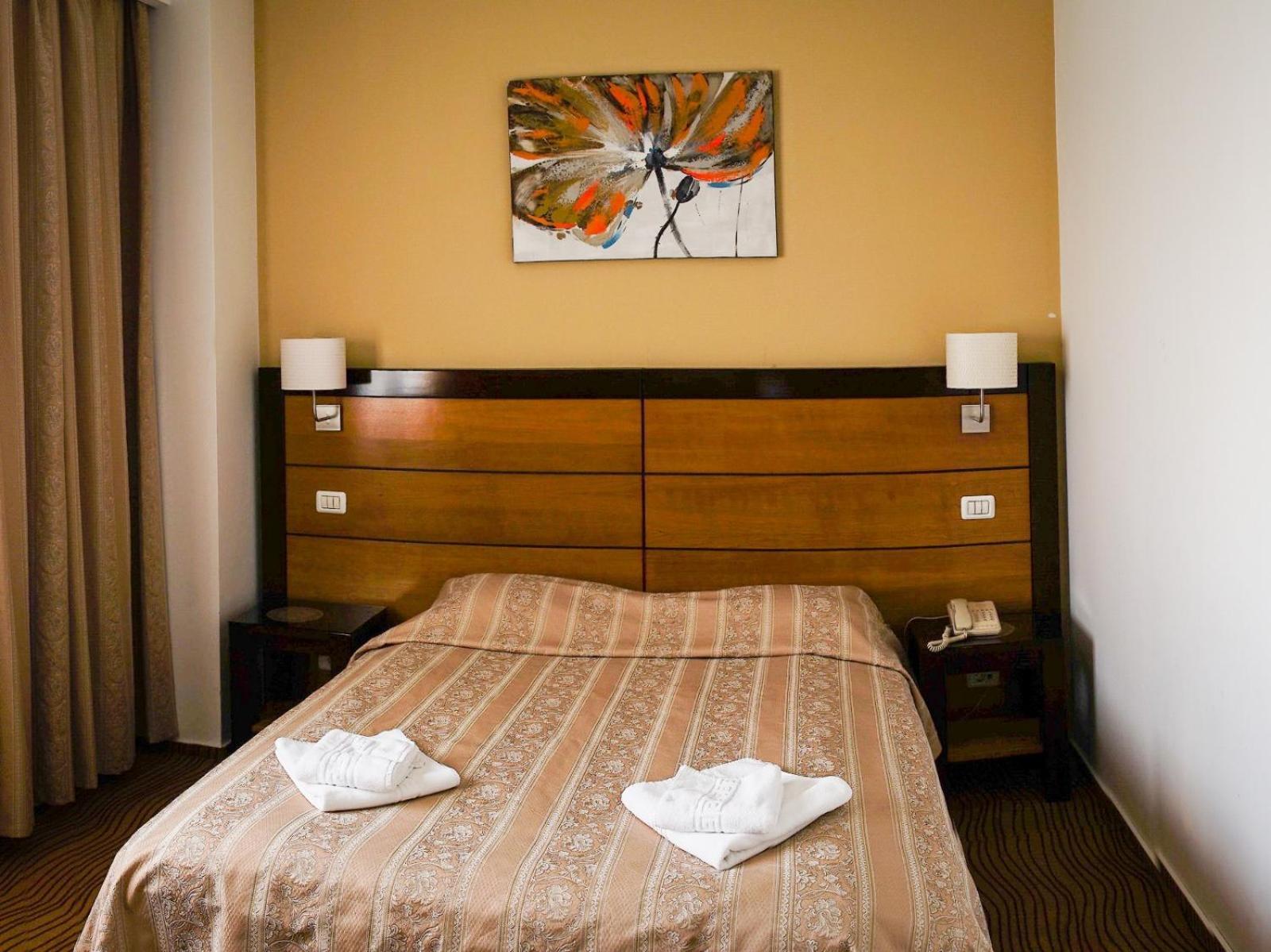 Hotel Criss Bukarest Kültér fotó