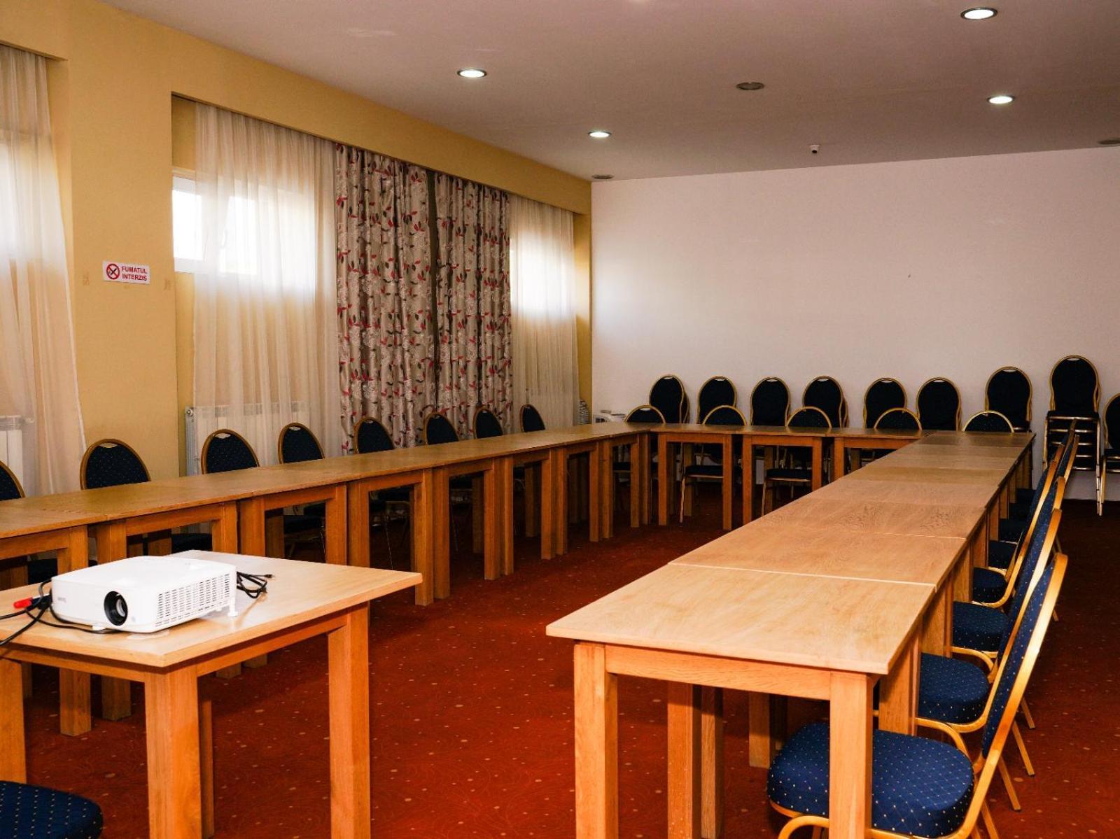 Hotel Criss Bukarest Kültér fotó