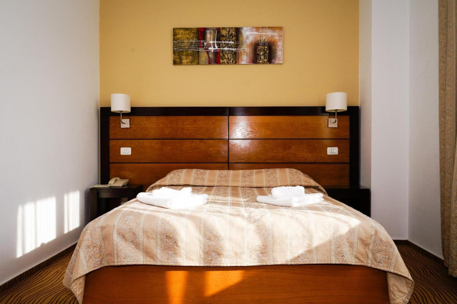 Hotel Criss Bukarest Kültér fotó