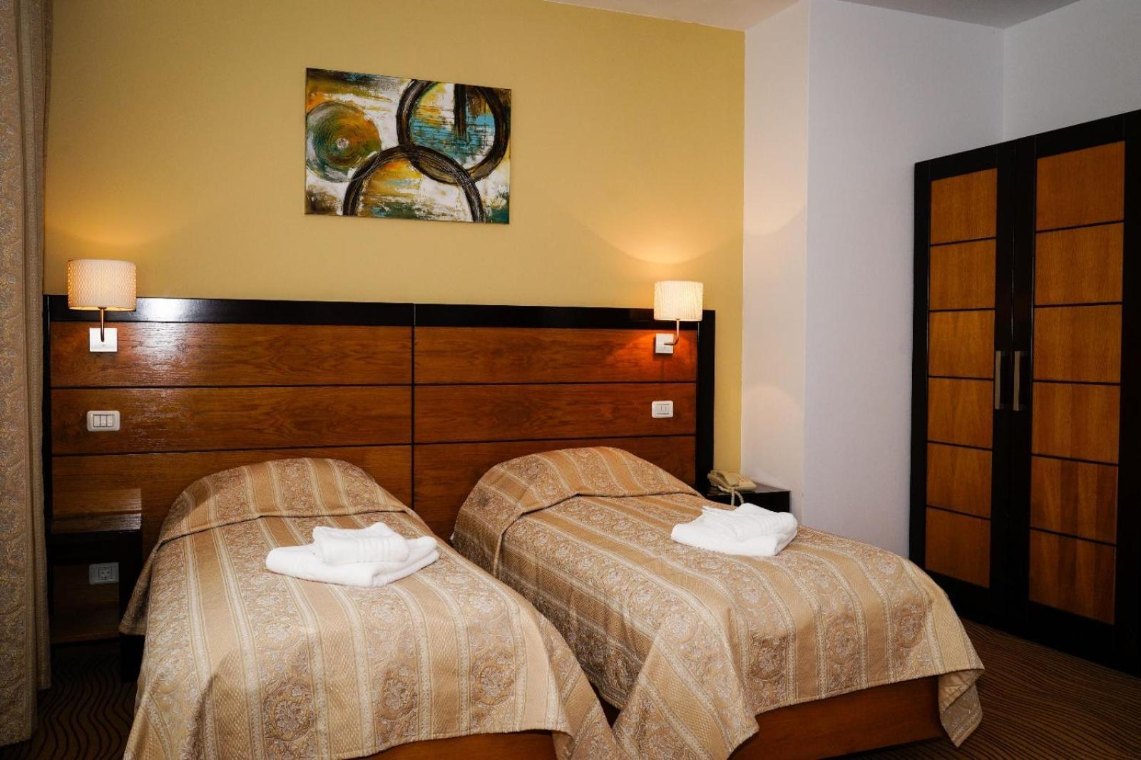 Hotel Criss Bukarest Kültér fotó