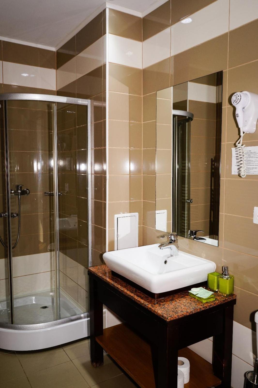 Hotel Criss Bukarest Kültér fotó