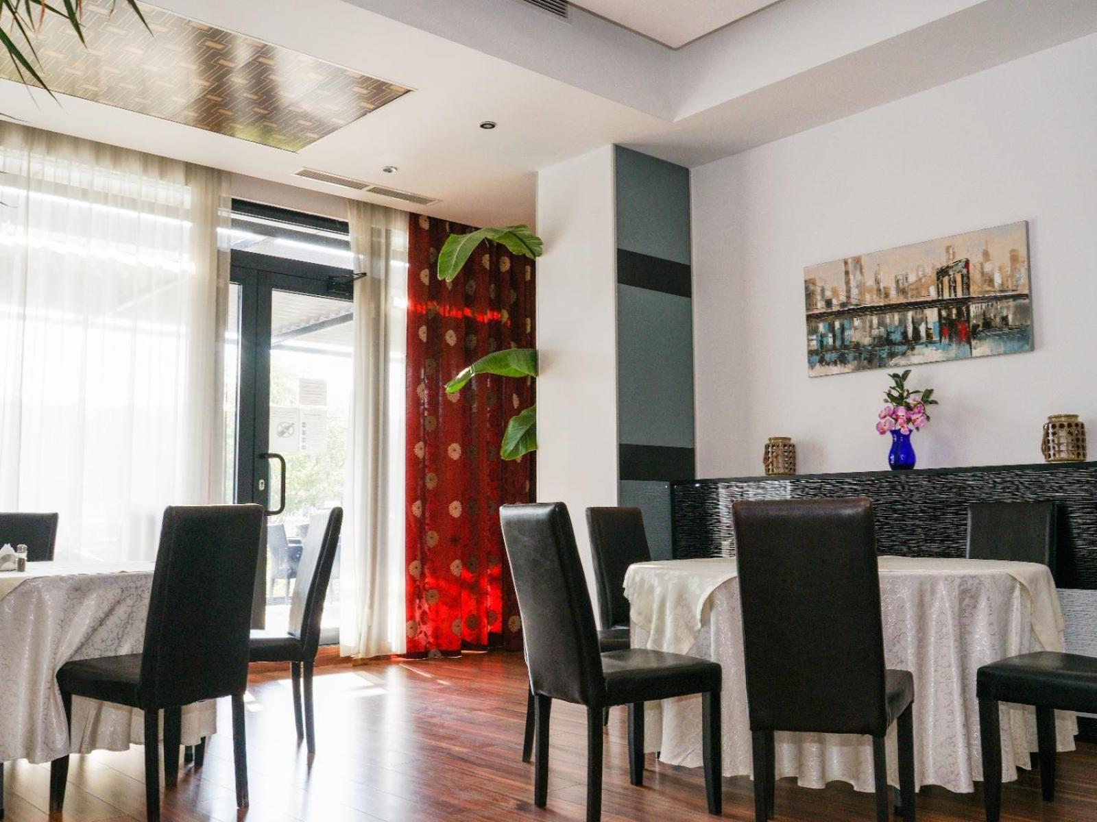 Hotel Criss Bukarest Kültér fotó