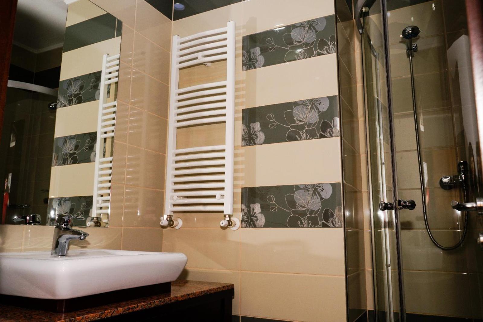Hotel Criss Bukarest Kültér fotó