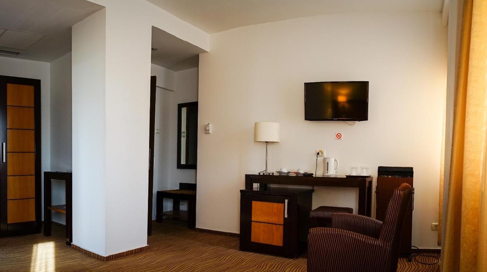 Hotel Criss Bukarest Kültér fotó