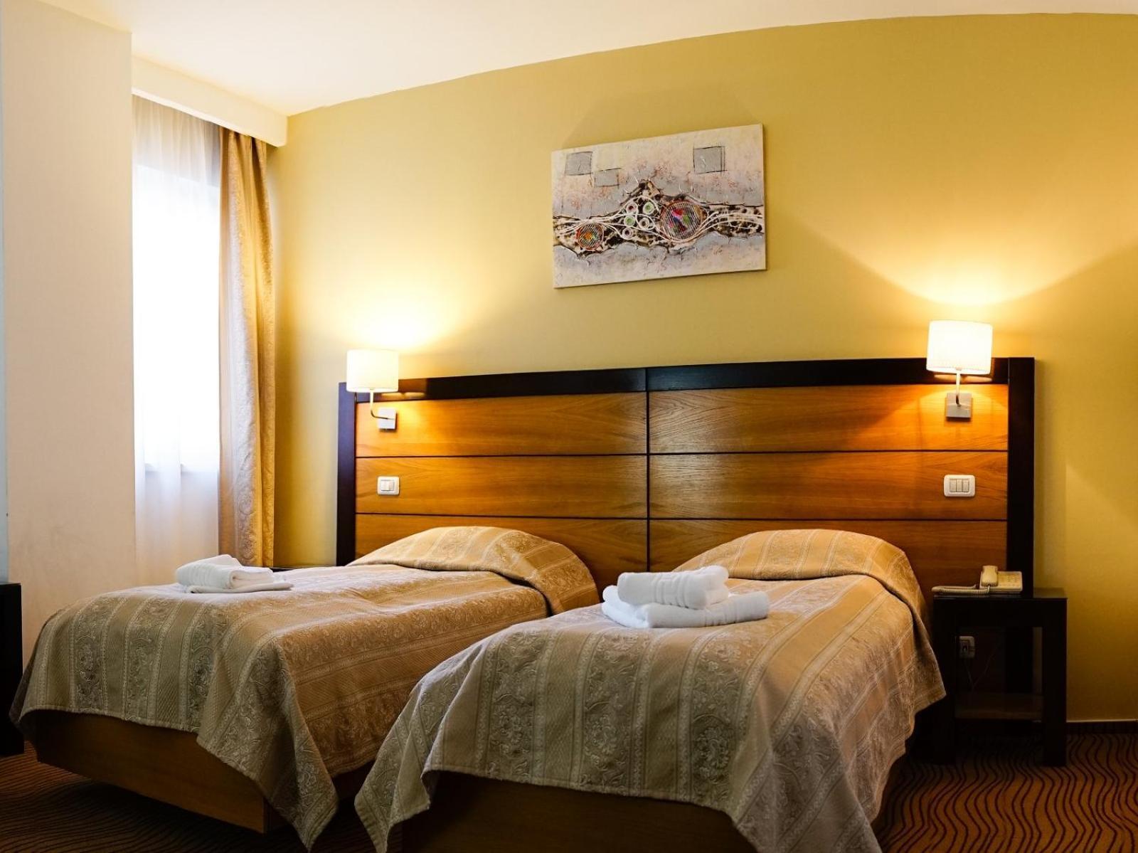 Hotel Criss Bukarest Kültér fotó
