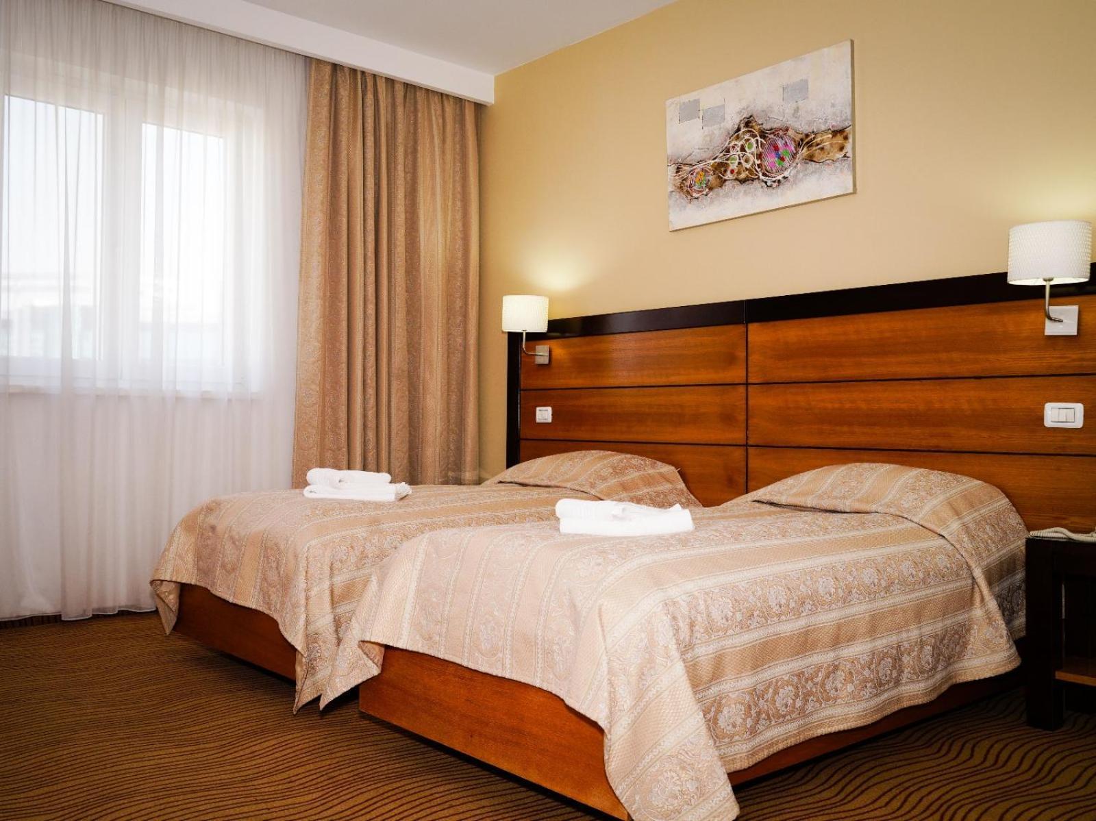 Hotel Criss Bukarest Kültér fotó